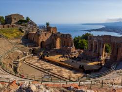 2_the_white_lotus_teatro_antico_taormina