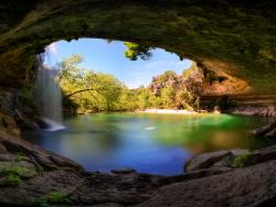 Podzemní jezírko Hamilton Pool - Cestovinky.cz