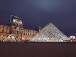 Louvre Paříž