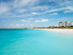 Pláž Grace Bay souostroví Turks a Caicos