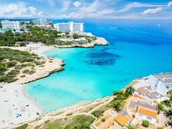 Písečná pláž Cala Domingos u letoviska Calas de Mallorca