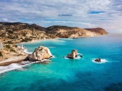 Legendární skalní útvar Petra tou Romiou 