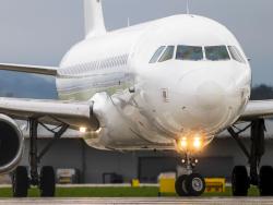 Detailní pohled na přední část letadla 