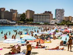 Magaluf v obklopení turistů