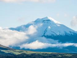 Nádherně zasněžený vulkán Cotopaxi v Ekvádoru - Cestovinky.cz