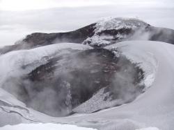 Zasněžený kráter Cotopaxi v Ekvádoru - Cestovinky.cz