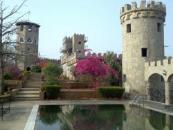 Hlavní nádvoří se zahradou na hradě Kajuru poblíž města Kaduna v Nigérii - Cestovinky.cz