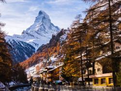 Pohled na Matterhorn ze švýcarského městečka Zermatt. - Cestovinky.cz