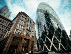 Swiss Re Tower z roku 2003, která stojí v Londýně. - Cestovinky.cz