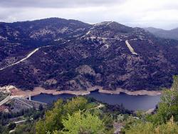 Pohoří Troodos a pohled do údolí - Cestovinky.cz