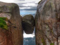 Kjerag. Z fotek na tomto kameni mrazí v zádech. Patří k tomu nejlepšímu z Norska - Cestovinky.cz