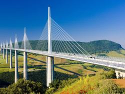 viadukt v Millau - Cestovinky.cz